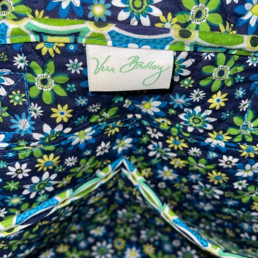 Vera Bradley Vintage Daisy Daisy Blue and Green Quilted Travel Bag - Picture 4 of 9
